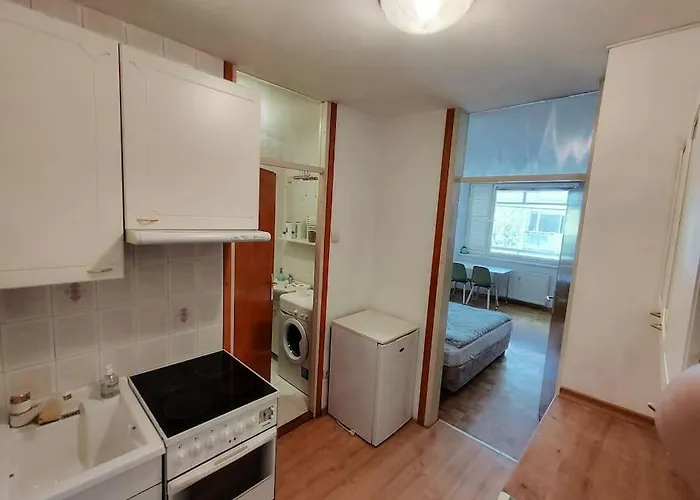 Quiet Apartment Near City Center