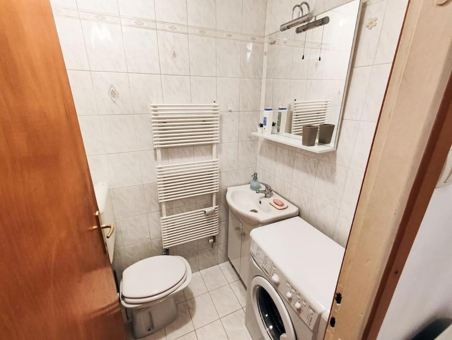 Quiet Near Center Apartment *
